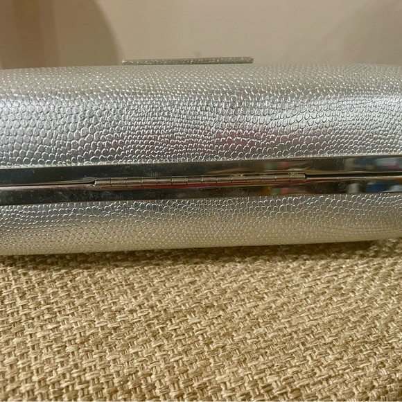 Silver Evening Bag/Clutch with Elephant Accent and crossbody chain - Vintage - Picture 5 of 8